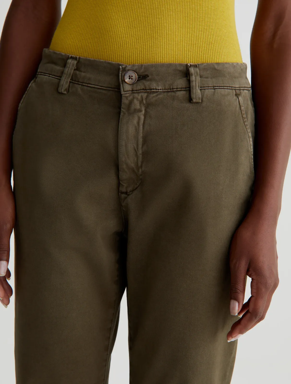 CADEN TAILORED TROUSER IN SULFUR SHADY MOSS